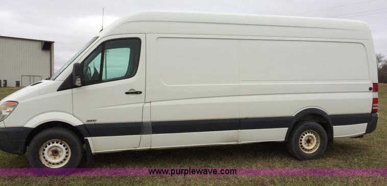 image for item E1348 2007 Freightliner Sprinter van