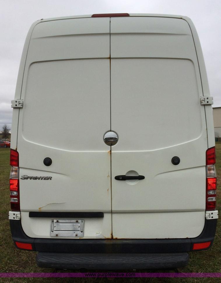 image for item E1348 2007 Freightliner Sprinter van