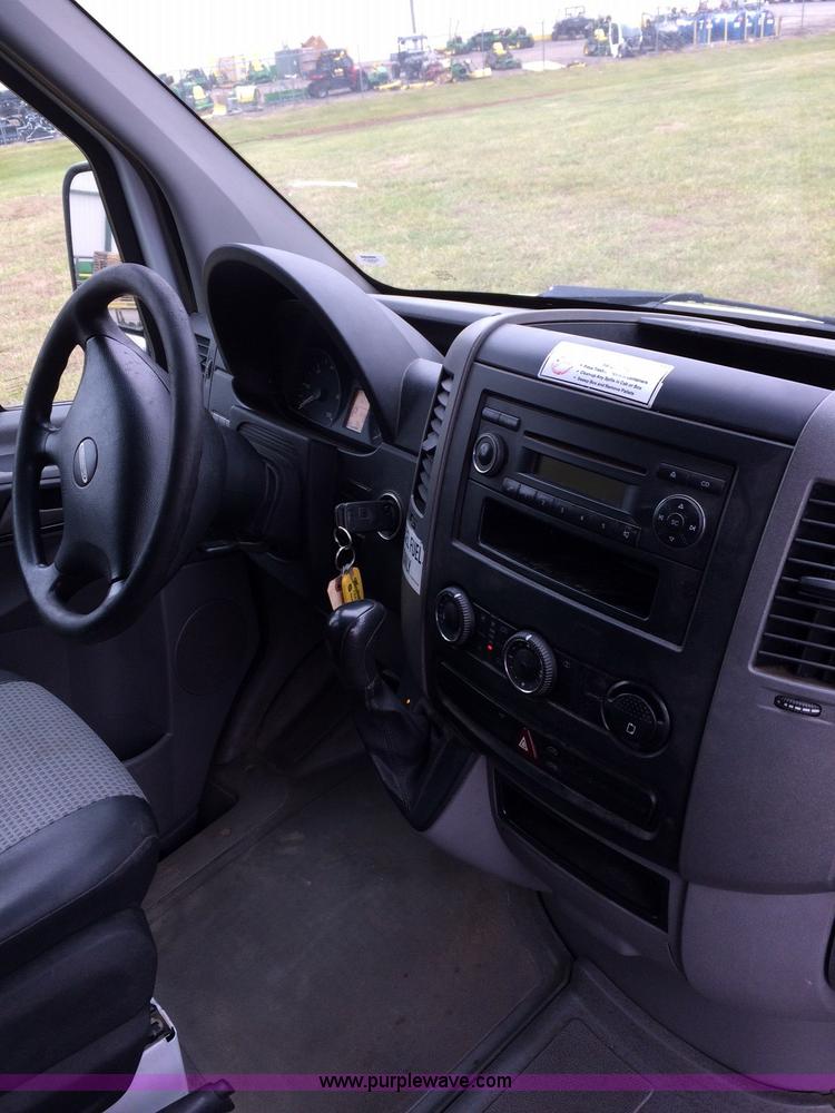 image for item E1348 2007 Freightliner Sprinter van