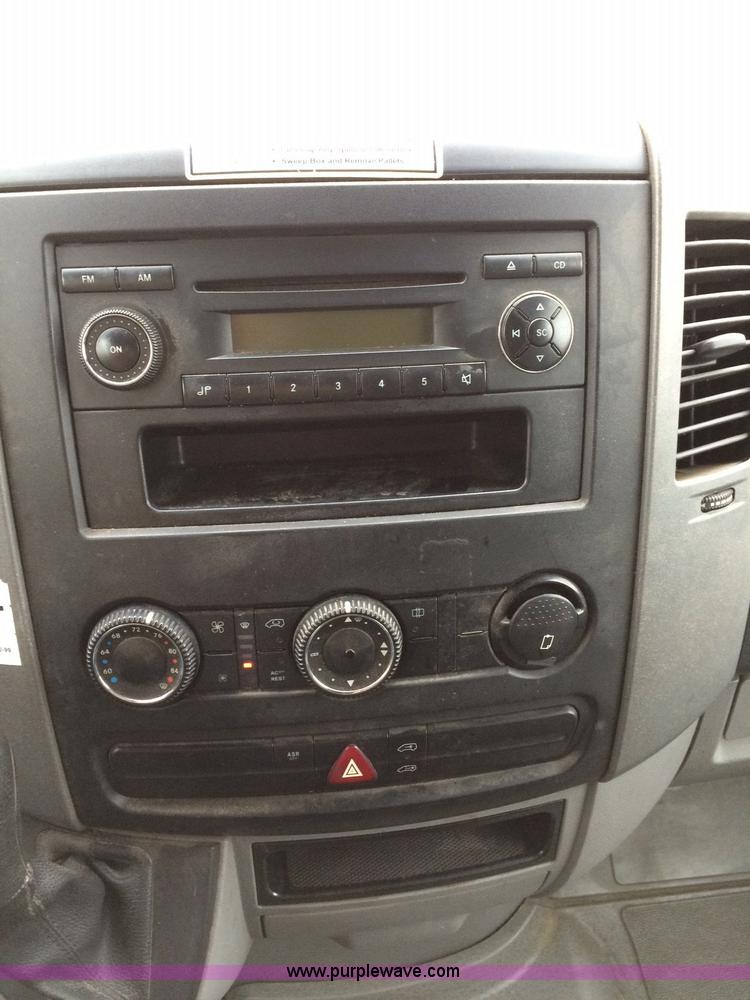 image for item E1348 2007 Freightliner Sprinter van