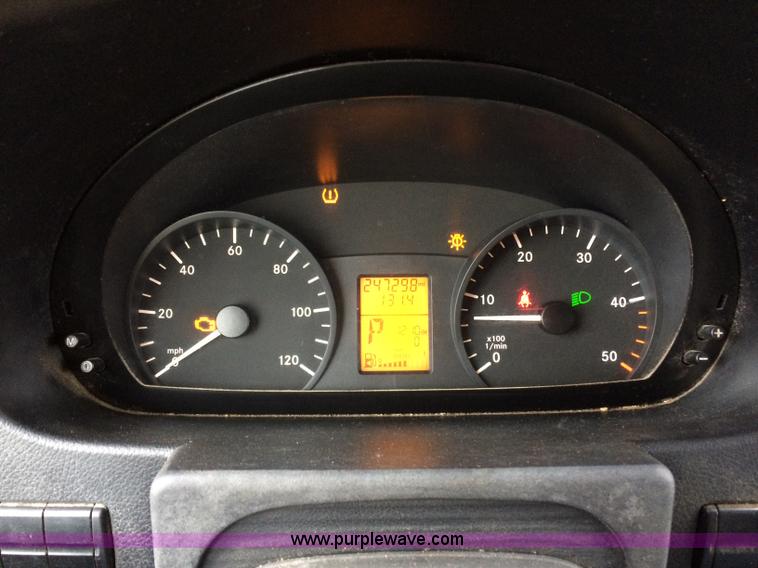 image for item E1348 2007 Freightliner Sprinter van