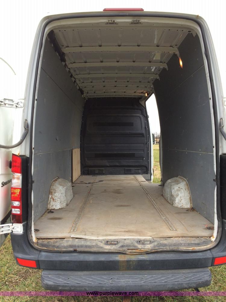 image for item E1348 2007 Freightliner Sprinter van