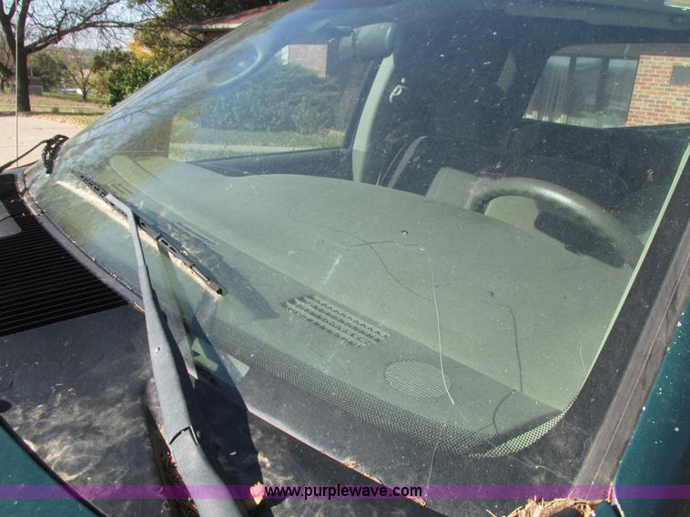 image for item H1063 2003 Dodge Ram 2500 SLT Quad Cab pickup truck