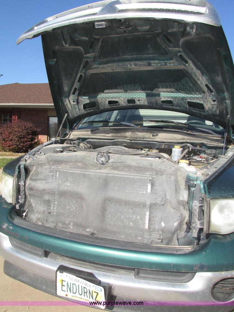 image for item H1063 2003 Dodge Ram 2500 SLT Quad Cab pickup truck