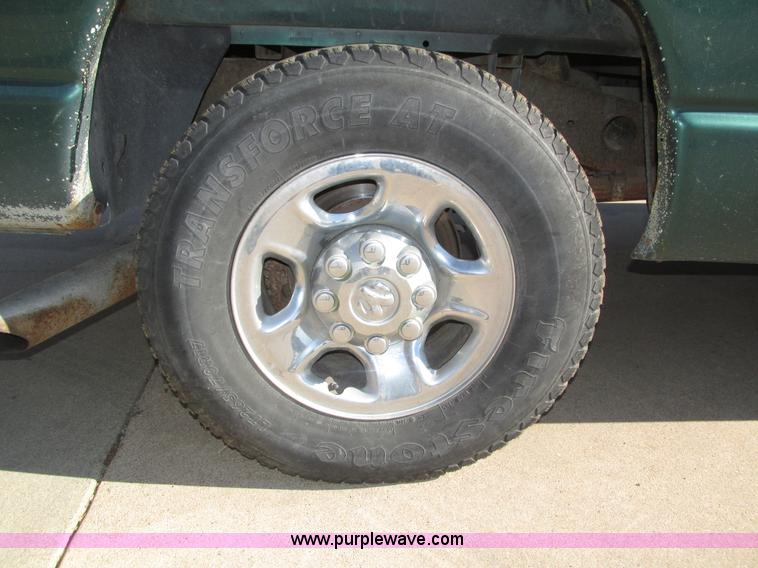 image for item H1063 2003 Dodge Ram 2500 SLT Quad Cab pickup truck