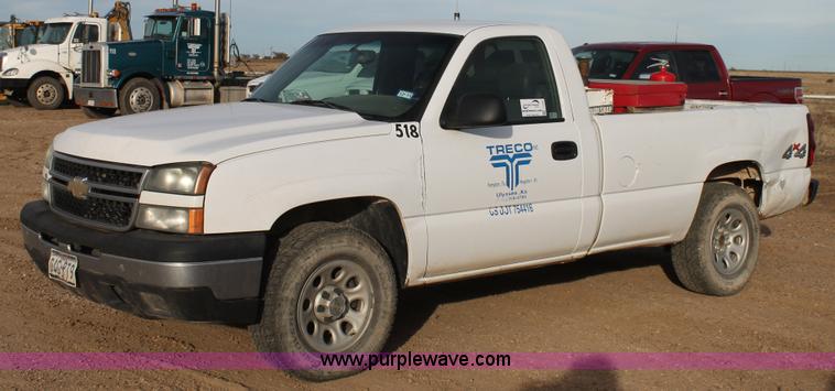 image for item J1345 2006 Chevrolet Silverado 1500 pickup truck