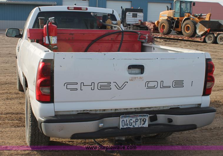 image for item J1345 2006 Chevrolet Silverado 1500 pickup truck