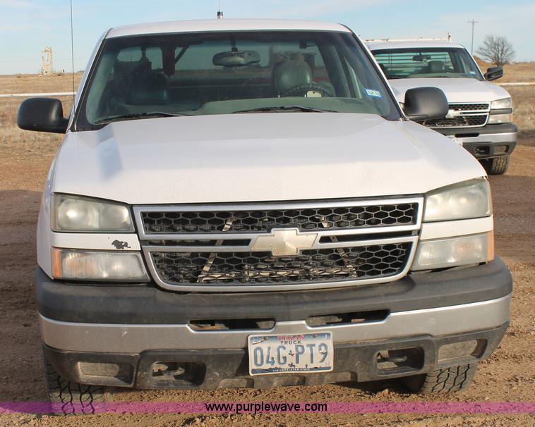 image for item J1345 2006 Chevrolet Silverado 1500 pickup truck
