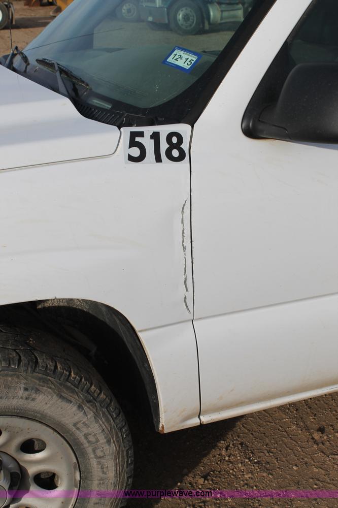 image for item J1345 2006 Chevrolet Silverado 1500 pickup truck