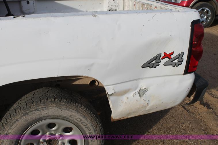 image for item J1345 2006 Chevrolet Silverado 1500 pickup truck