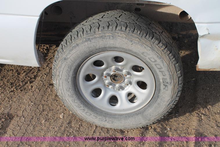 image for item J1345 2006 Chevrolet Silverado 1500 pickup truck