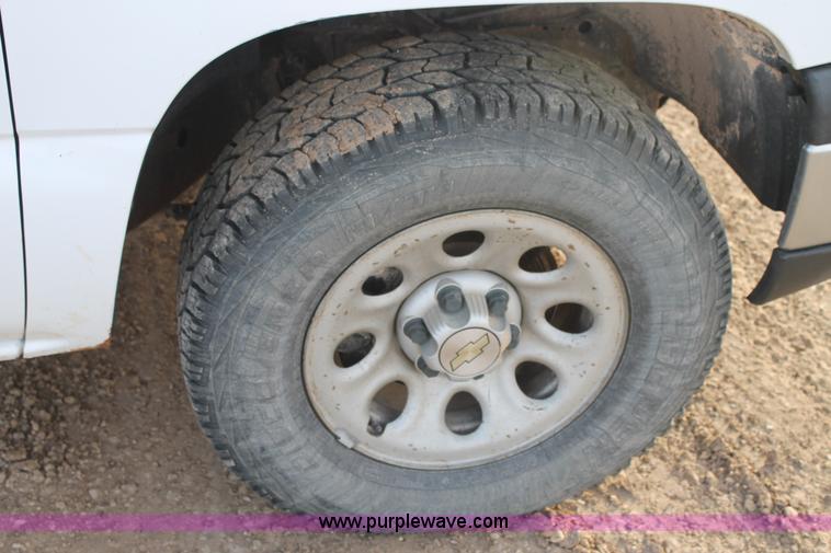 image for item J1345 2006 Chevrolet Silverado 1500 pickup truck