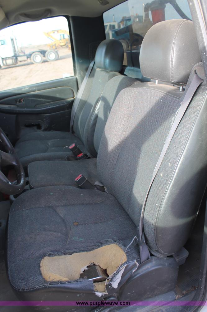 image for item J1345 2006 Chevrolet Silverado 1500 pickup truck