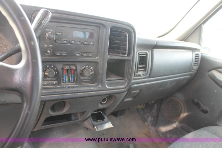 image for item J1345 2006 Chevrolet Silverado 1500 pickup truck