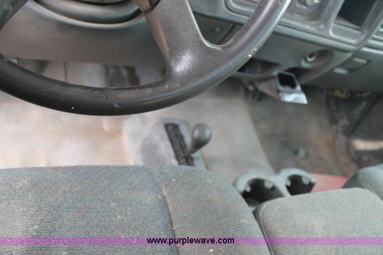 image for item J1345 2006 Chevrolet Silverado 1500 pickup truck