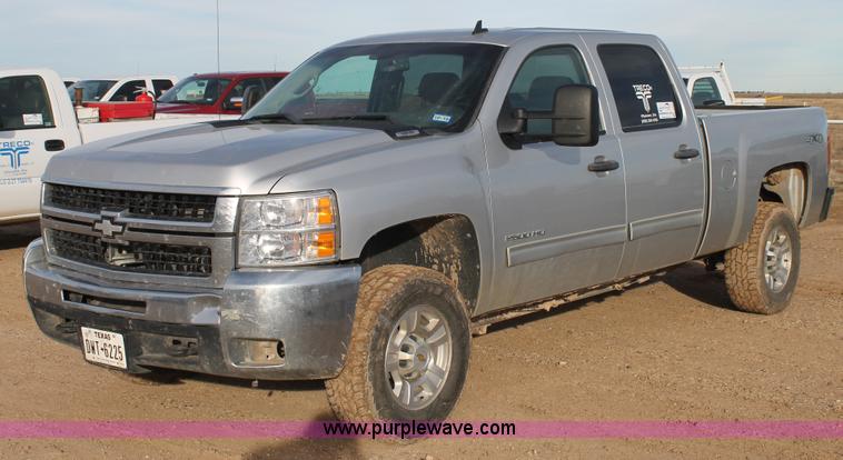 image for item J1346 2010 Chevrolet Silverado 2500HD Crew Cab pickup truck