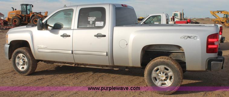 image for item J1346 2010 Chevrolet Silverado 2500HD Crew Cab pickup truck