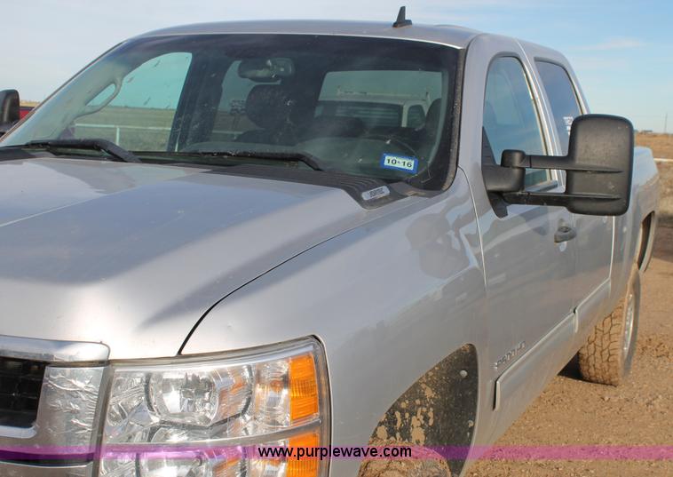 image for item J1346 2010 Chevrolet Silverado 2500HD Crew Cab pickup truck