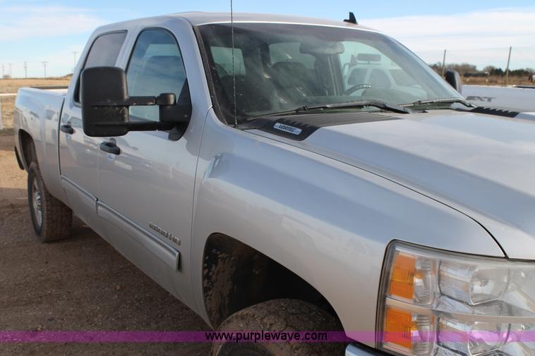 image for item J1346 2010 Chevrolet Silverado 2500HD Crew Cab pickup truck