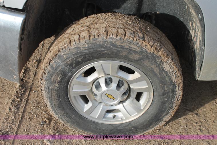 image for item J1346 2010 Chevrolet Silverado 2500HD Crew Cab pickup truck