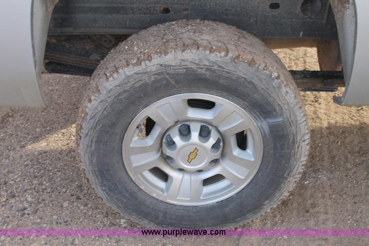 image for item J1346 2010 Chevrolet Silverado 2500HD Crew Cab pickup truck