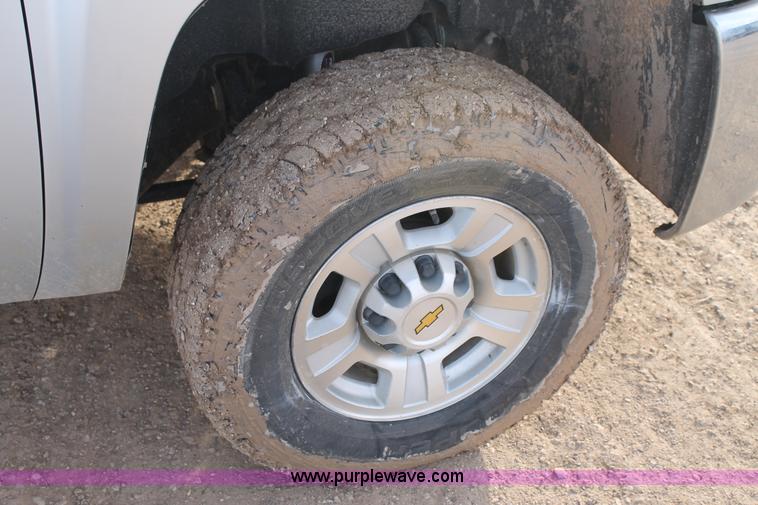 image for item J1346 2010 Chevrolet Silverado 2500HD Crew Cab pickup truck