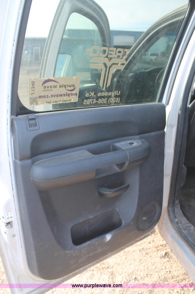 image for item J1346 2010 Chevrolet Silverado 2500HD Crew Cab pickup truck