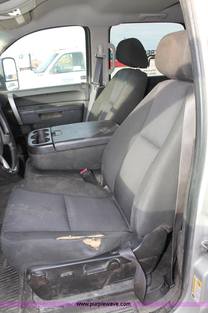 image for item J1346 2010 Chevrolet Silverado 2500HD Crew Cab pickup truck