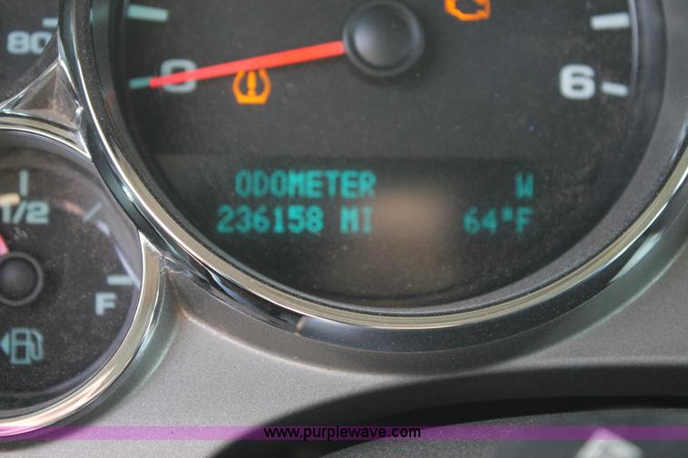 image for item J1346 2010 Chevrolet Silverado 2500HD Crew Cab pickup truck