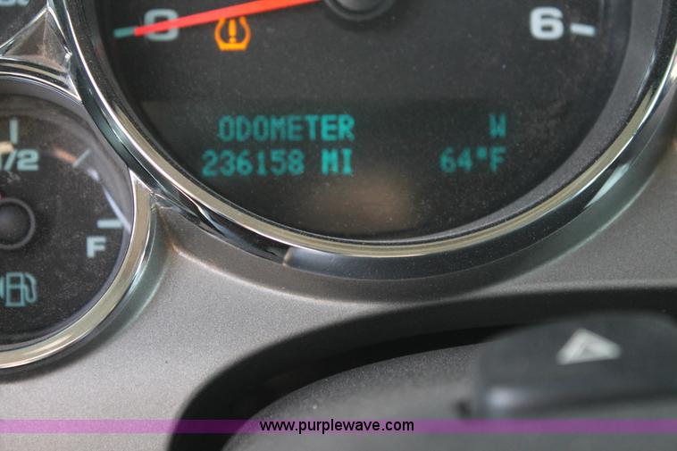 image for item J1346 2010 Chevrolet Silverado 2500HD Crew Cab pickup truck