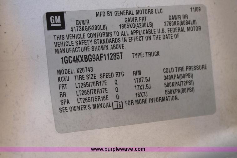 image for item J1346 2010 Chevrolet Silverado 2500HD Crew Cab pickup truck