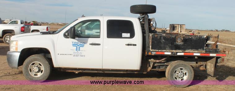 image for item J1349 2008 Chevrolet Silverado 2500HD Crew Cab flatbed pickup truck