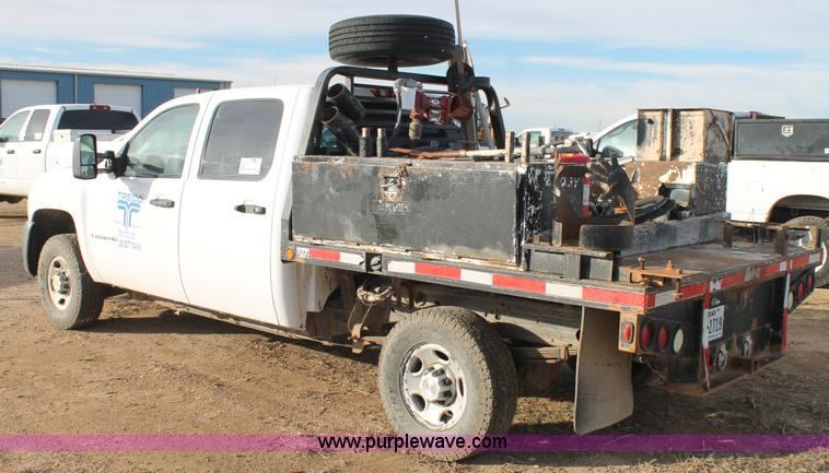 image for item J1349 2008 Chevrolet Silverado 2500HD Crew Cab flatbed pickup truck