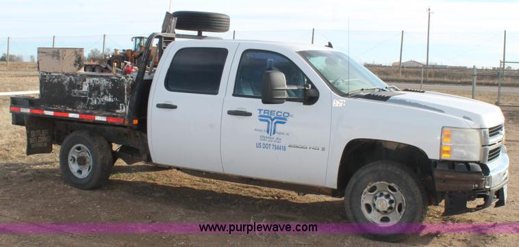 image for item J1349 2008 Chevrolet Silverado 2500HD Crew Cab flatbed pickup truck