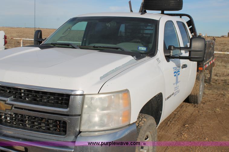 image for item J1349 2008 Chevrolet Silverado 2500HD Crew Cab flatbed pickup truck