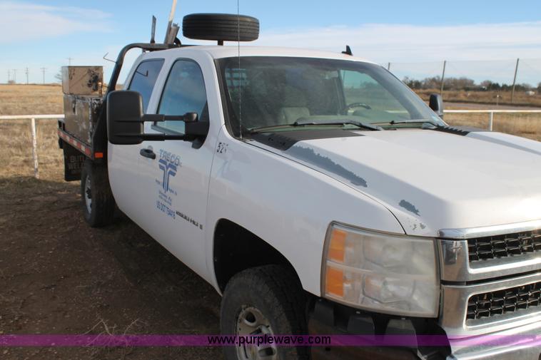 image for item J1349 2008 Chevrolet Silverado 2500HD Crew Cab flatbed pickup truck