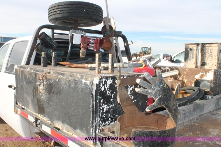 image for item J1349 2008 Chevrolet Silverado 2500HD Crew Cab flatbed pickup truck