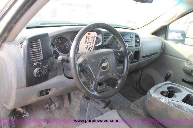 image for item J1349 2008 Chevrolet Silverado 2500HD Crew Cab flatbed pickup truck