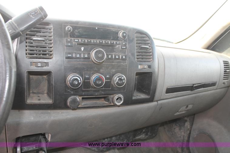 image for item J1349 2008 Chevrolet Silverado 2500HD Crew Cab flatbed pickup truck