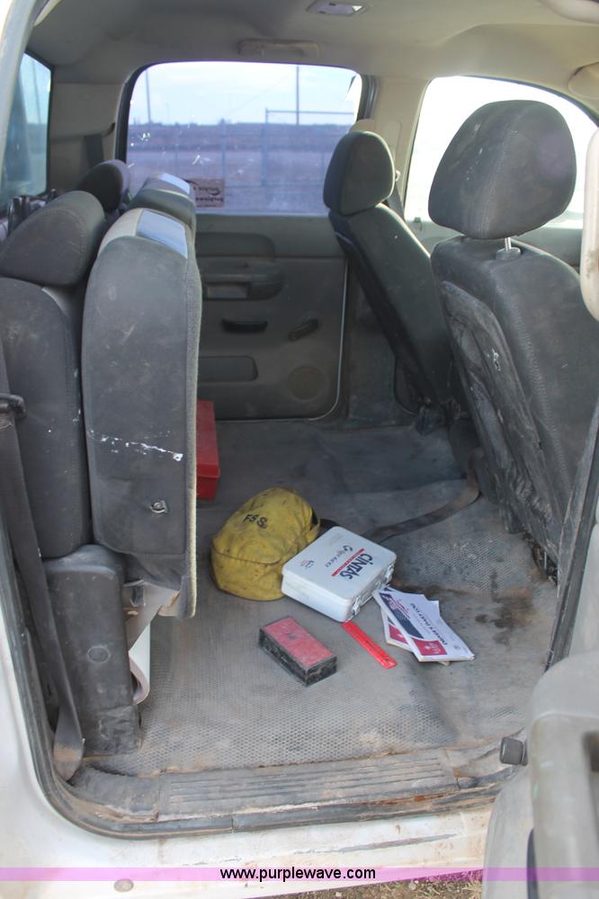 image for item J1349 2008 Chevrolet Silverado 2500HD Crew Cab flatbed pickup truck