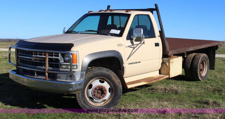 image for item J7694 1993 Chevrolet C/K 3500 flatbed pickup truck