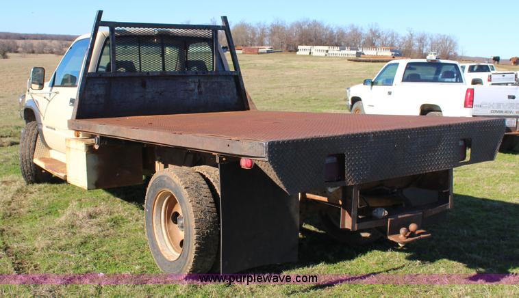 image for item J7694 1993 Chevrolet C/K 3500 flatbed pickup truck