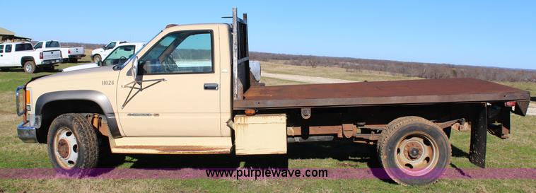 image for item J7694 1993 Chevrolet C/K 3500 flatbed pickup truck