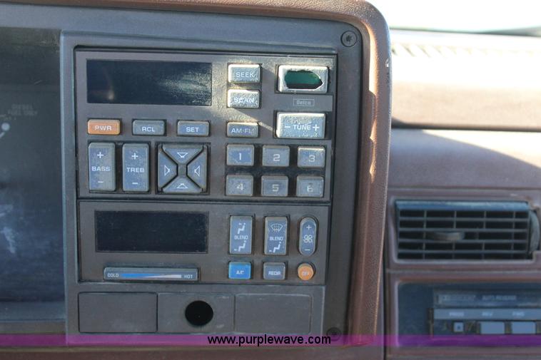 image for item J7694 1993 Chevrolet C/K 3500 flatbed pickup truck