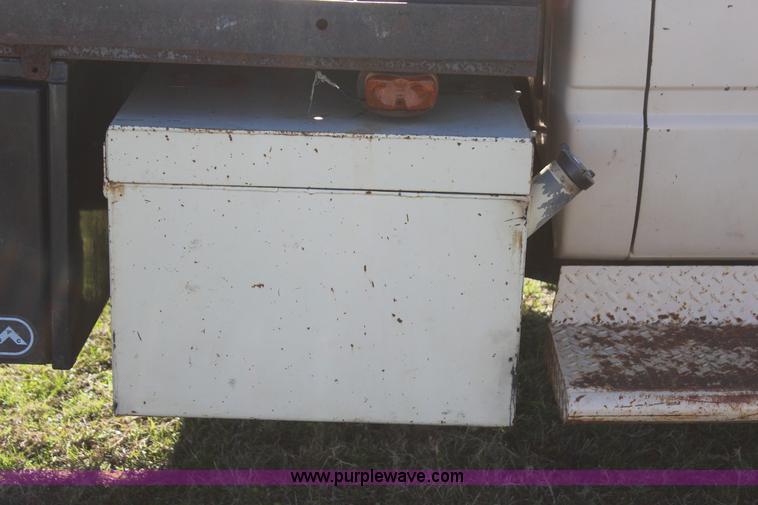 image for item J7694 1993 Chevrolet C/K 3500 flatbed pickup truck