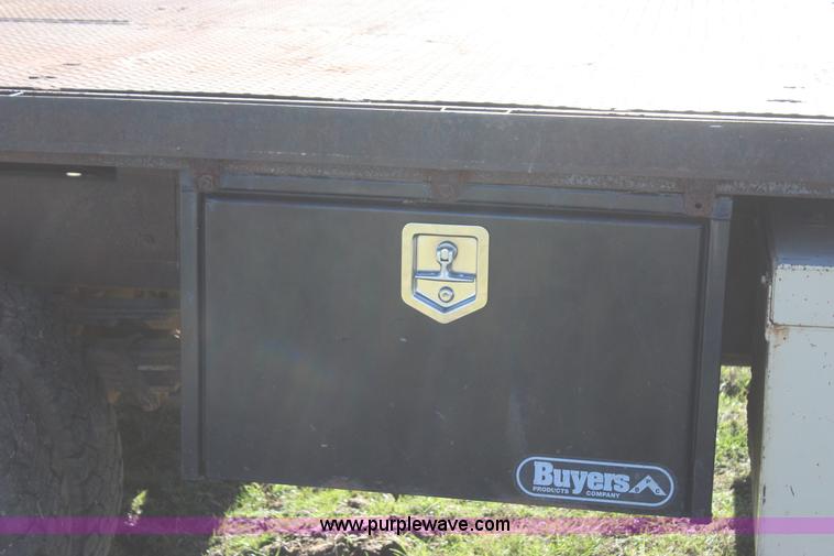 image for item J7694 1993 Chevrolet C/K 3500 flatbed pickup truck