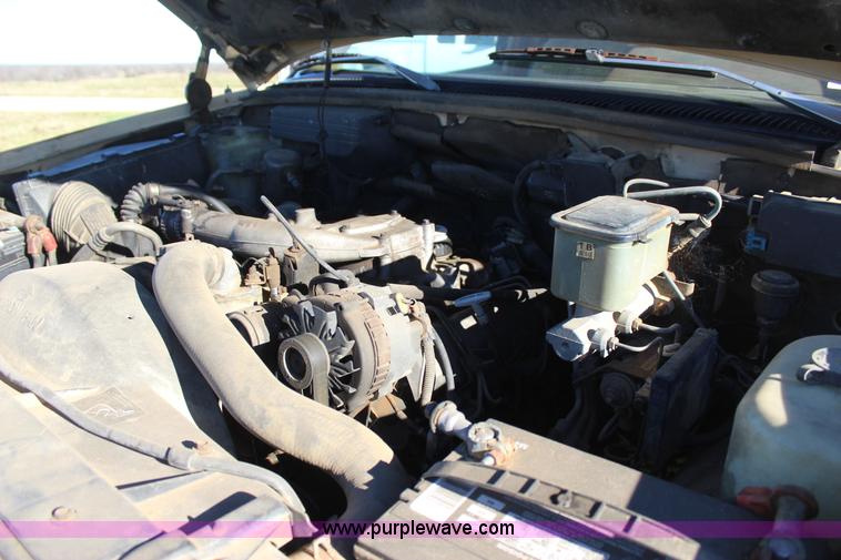 image for item J7694 1993 Chevrolet C/K 3500 flatbed pickup truck