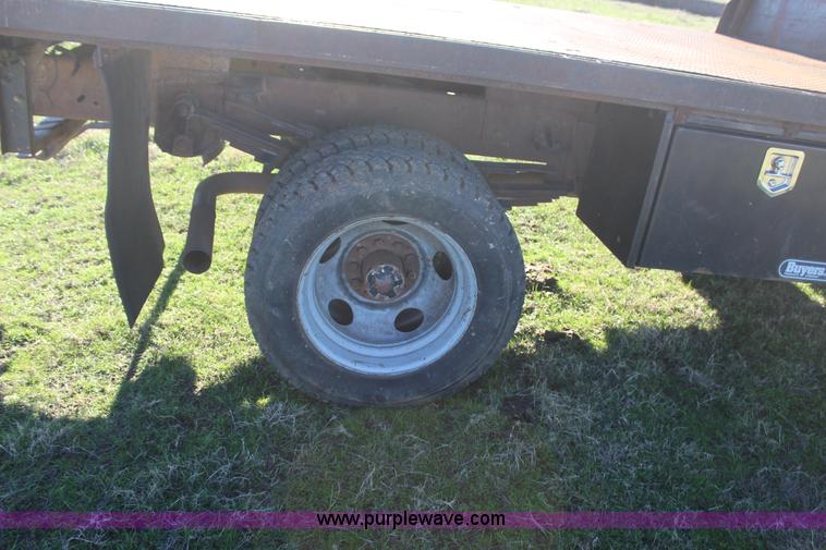 image for item J7694 1993 Chevrolet C/K 3500 flatbed pickup truck