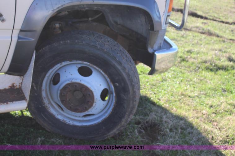 image for item J7694 1993 Chevrolet C/K 3500 flatbed pickup truck