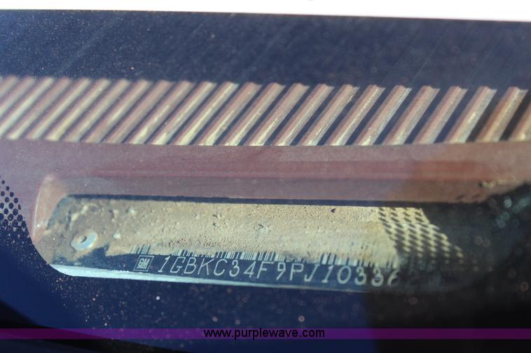 image for item J7694 1993 Chevrolet C/K 3500 flatbed pickup truck